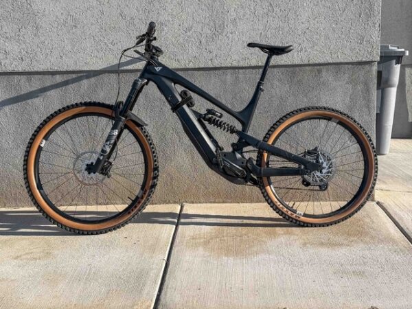 2024 YT Decoy Core 3 - E-MTB Enduro Electric Mountain Bike Carbon Fiber Aluminum