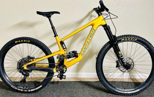 2022 Santa Cruz Bronson C full suspension mountain bike