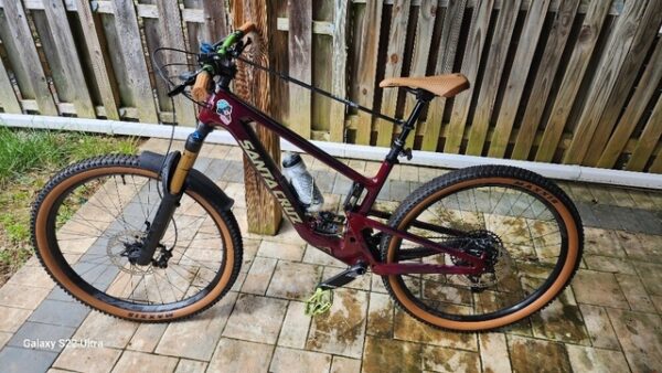 2023 Santa Cruz Hightower 3 C Carbon Frame R-Build Large Purple