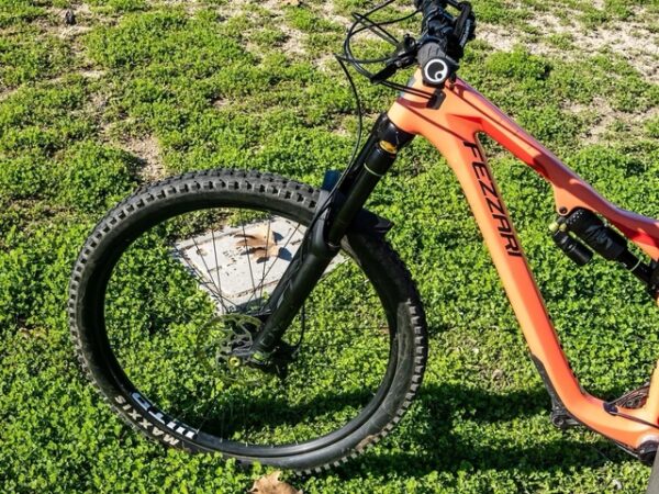 2021 Fezzari Carbon Fiber Delano Peak Mountain Bike - Image 2