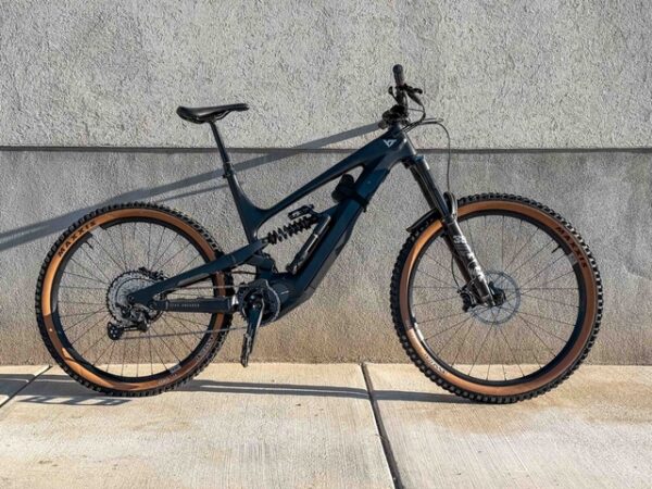 2024 YT Decoy Core 3 - E-MTB Enduro Electric Mountain Bike Carbon Fiber Aluminum - Image 3