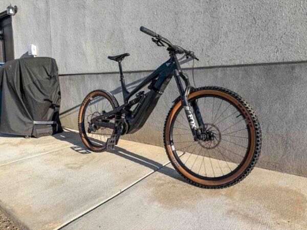 2024 YT Decoy Core 3 - E-MTB Enduro Electric Mountain Bike Carbon Fiber Aluminum - Image 4