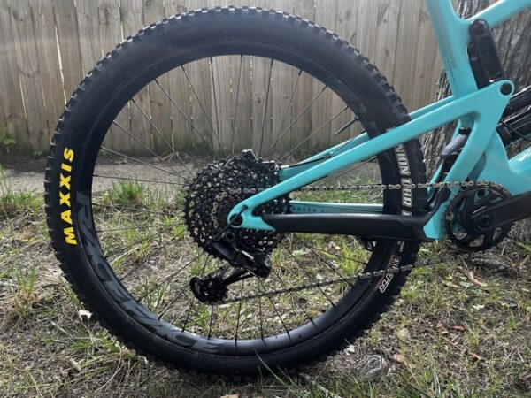 2019 Santa Cruz Bronson C Large Mountain Bike - Image 4