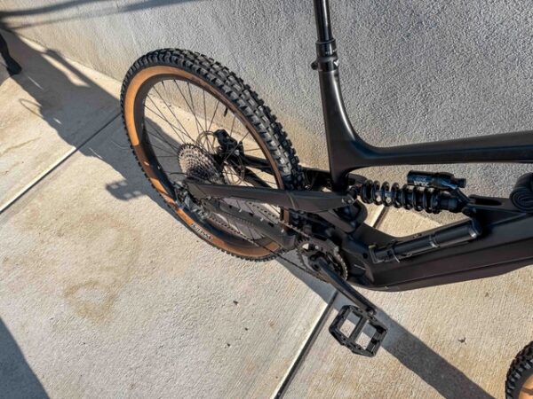 2024 YT Decoy Core 3 - E-MTB Enduro Electric Mountain Bike Carbon Fiber Aluminum - Image 6