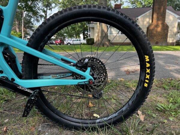 2019 Santa Cruz Bronson C Large Mountain Bike - Image 6