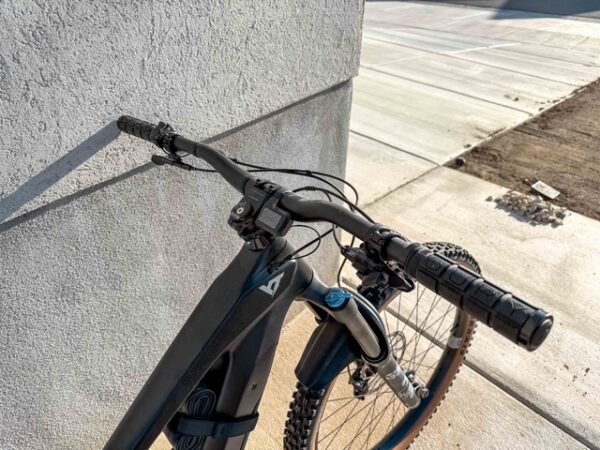 2024 YT Decoy Core 3 - E-MTB Enduro Electric Mountain Bike Carbon Fiber Aluminum - Image 8