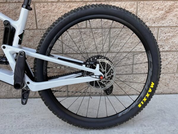 2024 Santa Cruz Tallboy 5 Carbon C 29 S-Kit Med White Full Suspension MTB Downcountry - Image 9