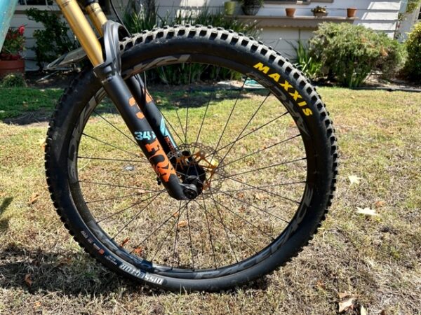 2022 Santa Cruz Tall Boy mountain bike - Image 10
