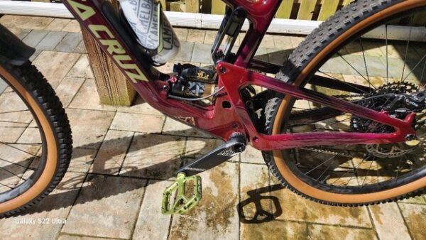 2023 Santa Cruz Hightower 3 C Carbon Frame R-Build Large Purple - Image 11